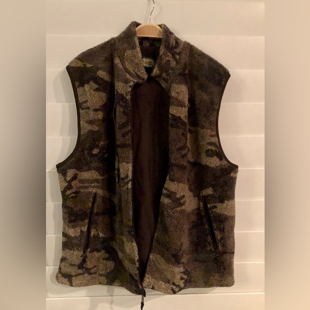 Men’s (extra warm) Camo Vest, size XL reg, never worn, smoke Free home.
